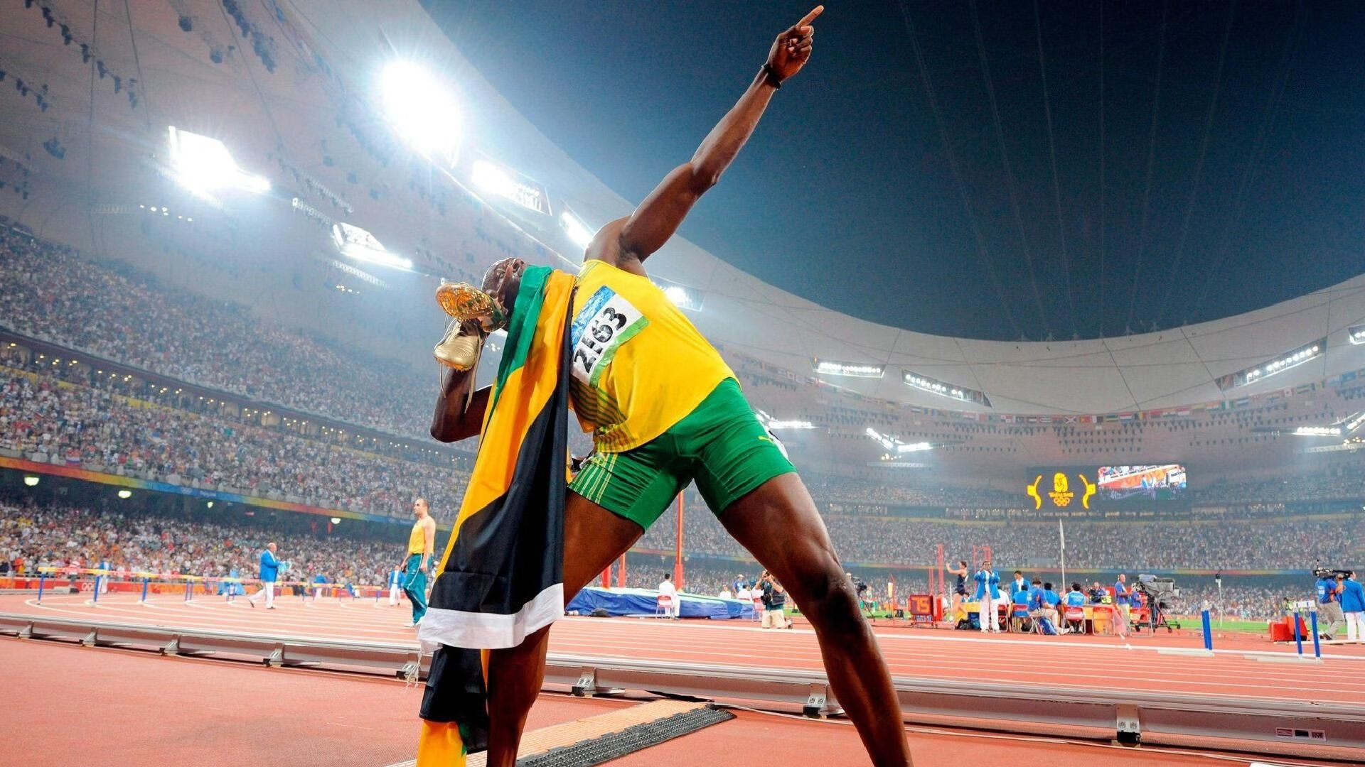 泰山主场10轮不败，瓦科复刻梅西神迹却失点，克雷桑受感谢，泰山队主力