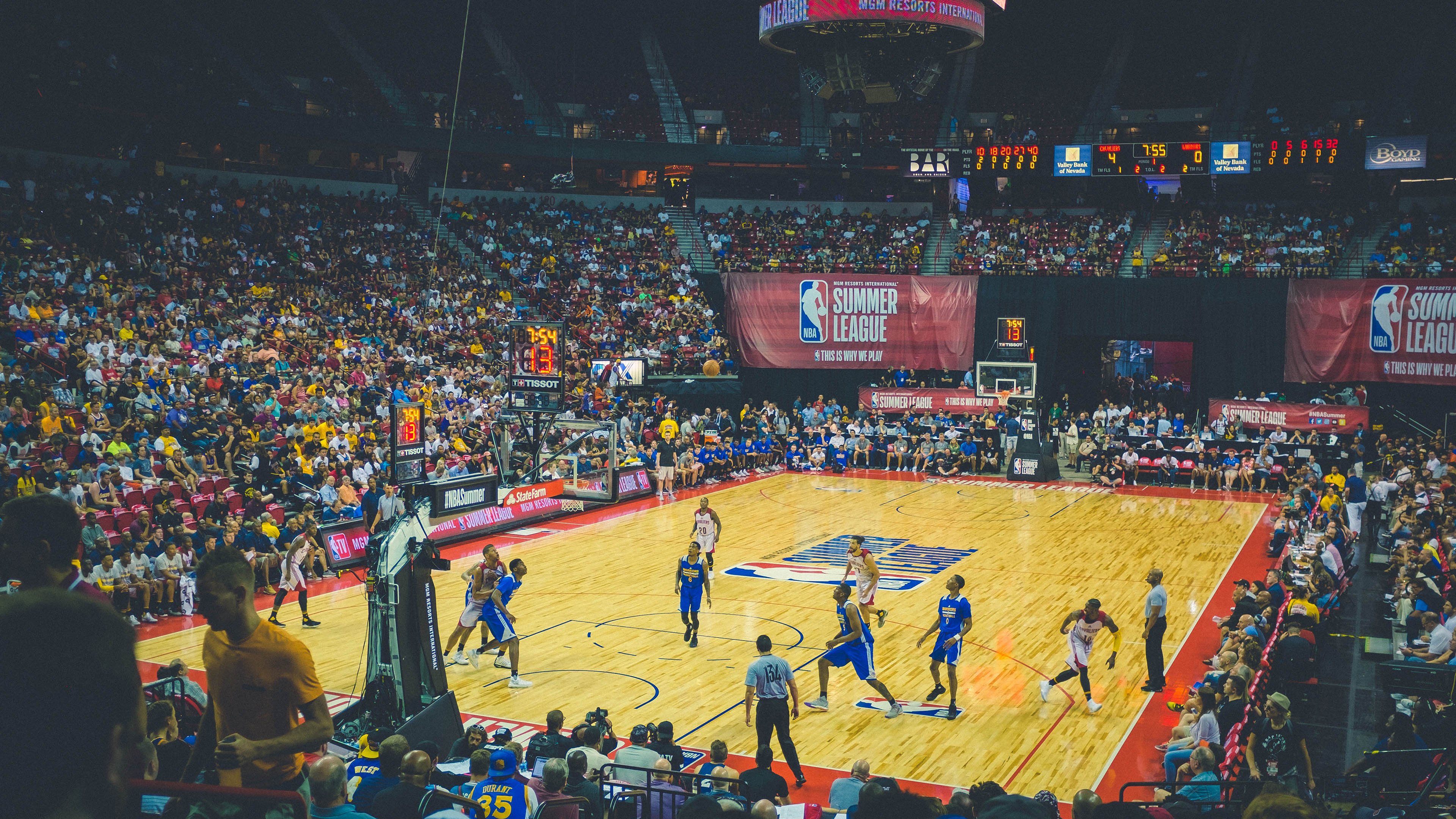 开云体育在线登入-勇士复苏击败太阳，穆迪和库里带队稳步前进，勇士新秀穆迪身高